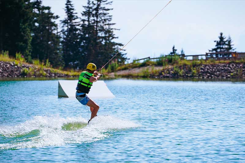 Vidéo découverte du wakeboard sur un lac de chamrousse