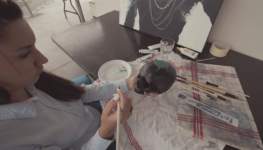 Portrait d'une peintre artisan d'art pour la plateforme LILM